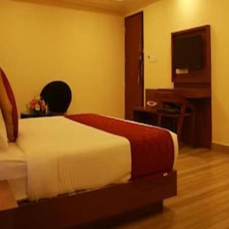 Fabhotel Prime D Chandlier Kochi Kültér fotó