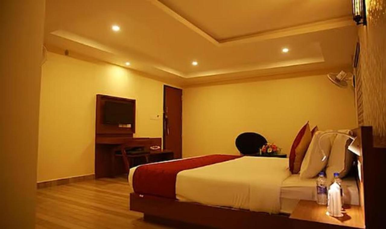 Fabhotel Prime D Chandlier Kochi Kültér fotó