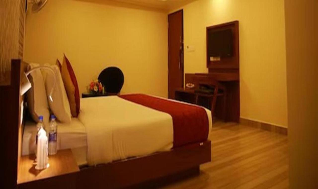 Fabhotel Prime D Chandlier Kochi Kültér fotó