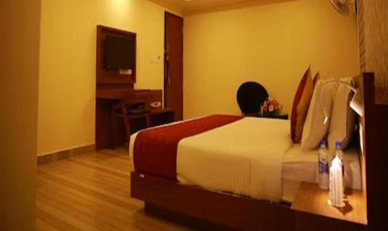 Fabhotel Prime D Chandlier Kochi Kültér fotó